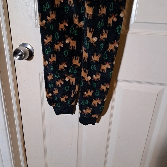 Only boys Red nose reindeer one Piece night suit size large - Picture 7 of 9